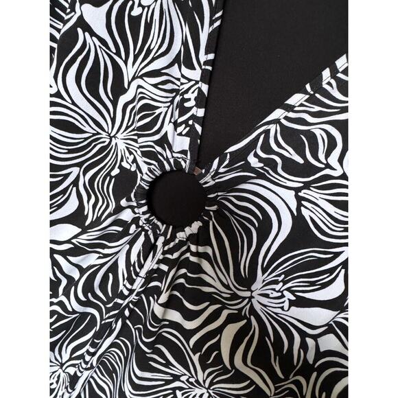 Black & White Floral Print Ring Detail Blouse – Size 1X - Picture 4 of 5
